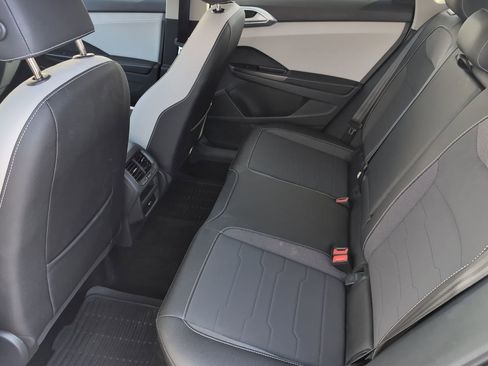 Used 2025 Volkswagen Taos SE image 12