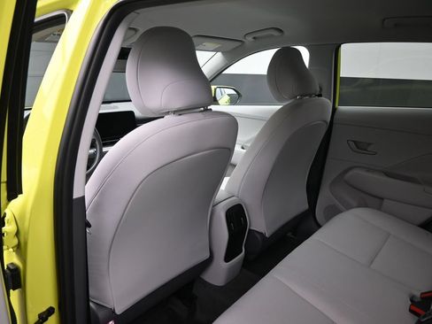 Used 2025 Hyundai Kona SEL FWD image 2