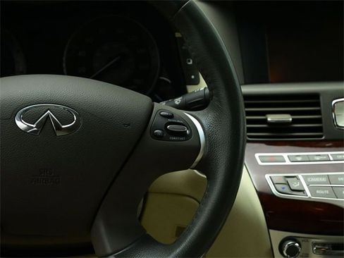 Used 2017 INFINITI Q70 3.7 image 5