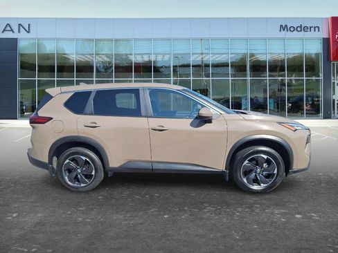 Certified 2025 Nissan Rogue SV AWD/4WD image 3