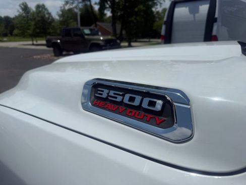Used 2023 RAM 3500 Tradesman w/ Chrome Appearance Group AWD/4WD image 9