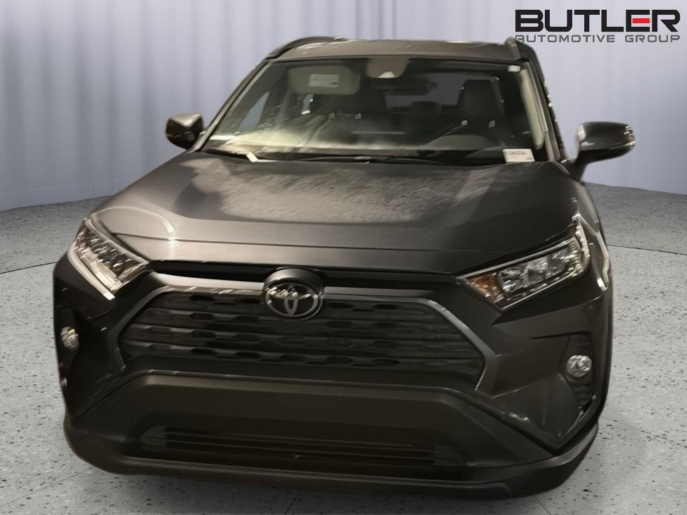 Used 2020 Toyota RAV4 XLE Premium FWD image 3