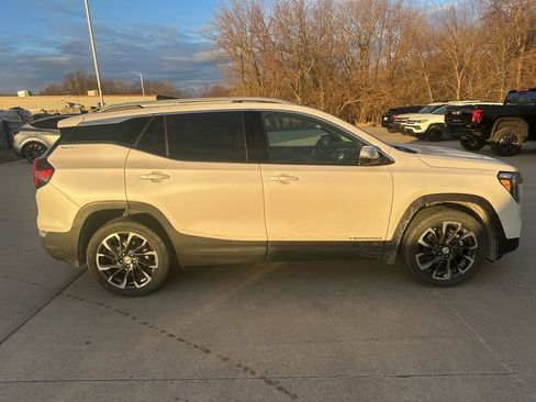 Certified 2022 GMC Terrain SLT w/ Infotainment Package II image 6