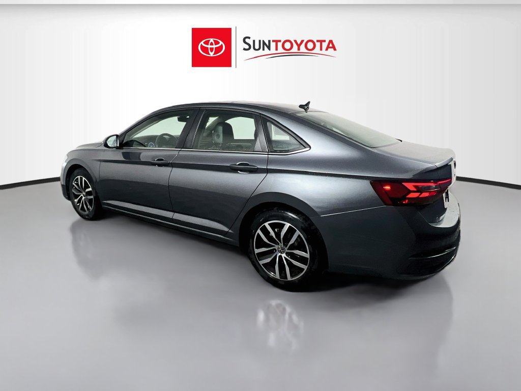 Used 2025 Volkswagen Jetta SE FWD image 6