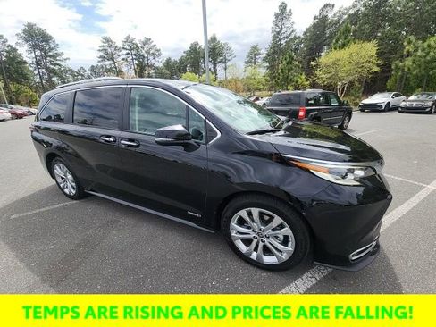 Used 2021 Toyota Sienna Platinum image 17