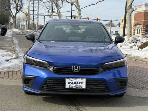 Used 2022 Honda Civic Sport image 2