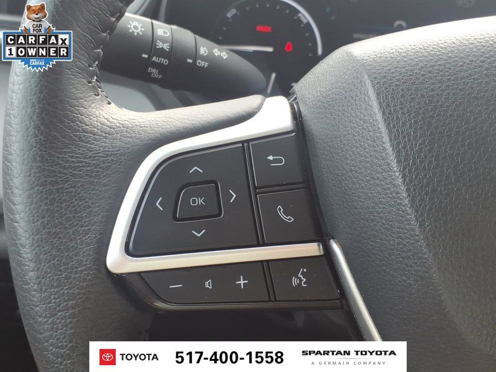 Used 2025 Toyota Sienna XLE FWD image 19