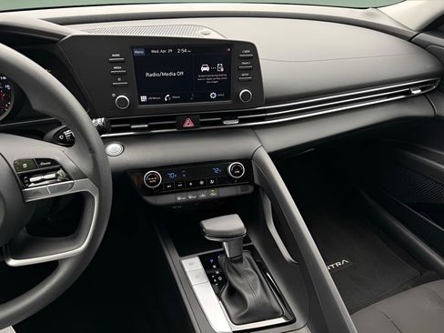 Used 2021 Hyundai Elantra SEL FWD image 28