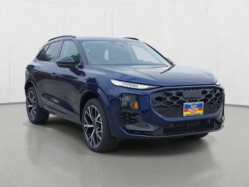 New 2026 Audi Q3 quattro 2.0T AWD/4WD image 3