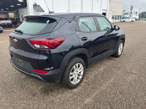 Used 2021 Chevrolet TrailBlazer LS FWD image 3