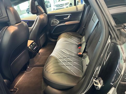 Used 2023 Mercedes-Benz EQS 580 4MATIC Sedan w/ Exclusive Trim Package image 13