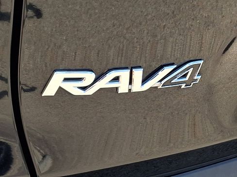 Used 2025 Toyota RAV4 XLE AWD/4WD image 31