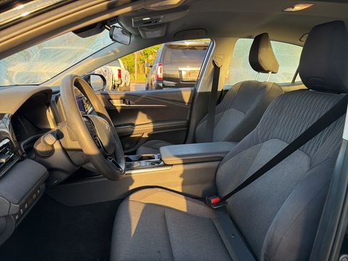 Used 2025 Toyota Camry LE image 9