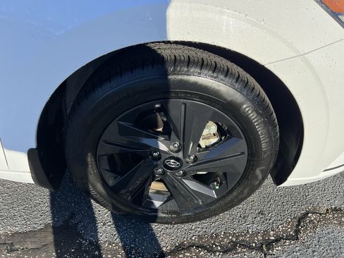 Used 2023 Hyundai Elantra SEL image 13