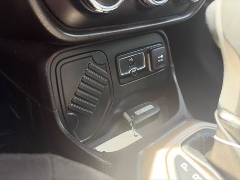Used 2017 Jeep Renegade Sport w/ Power & Air Group FWD image 14