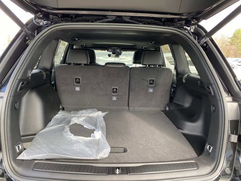 New 2026 Jeep Grand Cherokee Altitude image 5