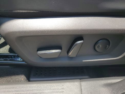 Used 2023 Nissan Rogue SV w/ SV Premium B Package image 11