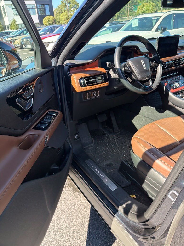Used 2024 Lincoln Aviator Reserve w/ Elements Package Plus AWD/4WD image 11