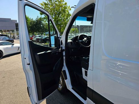 Used 2025 Mercedes-Benz Sprinter 2500 image 20