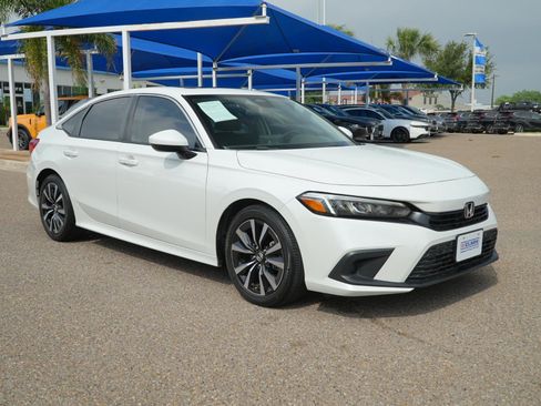 Used 2024 Honda Civic EX image 3