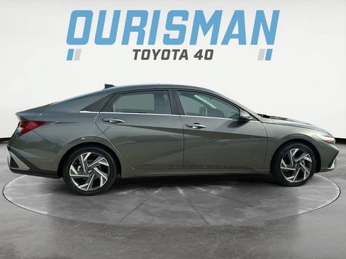 Used 2025 Hyundai Elantra Limited FWD image 8