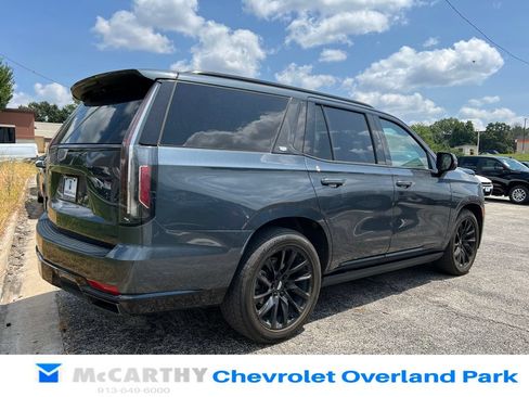Used 2021 Cadillac Escalade Sport w/ Driver Assist Tech Package AWD/4WD image 3