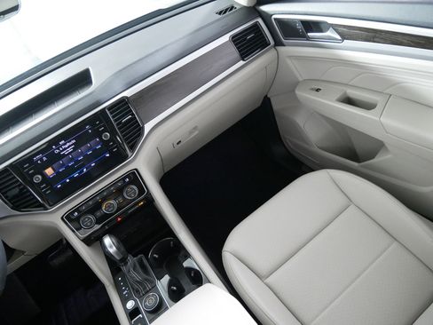 Used 2023 Volkswagen Atlas SE w/ Panoramic Sunroof Package image 11