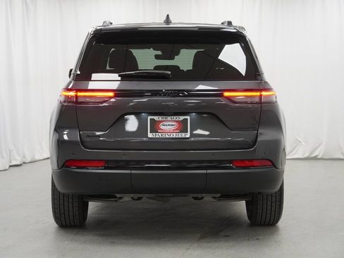 Certified 2025 Jeep Grand Cherokee Altitude image 11