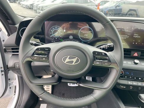 New 2025 Hyundai Elantra SEL image 39