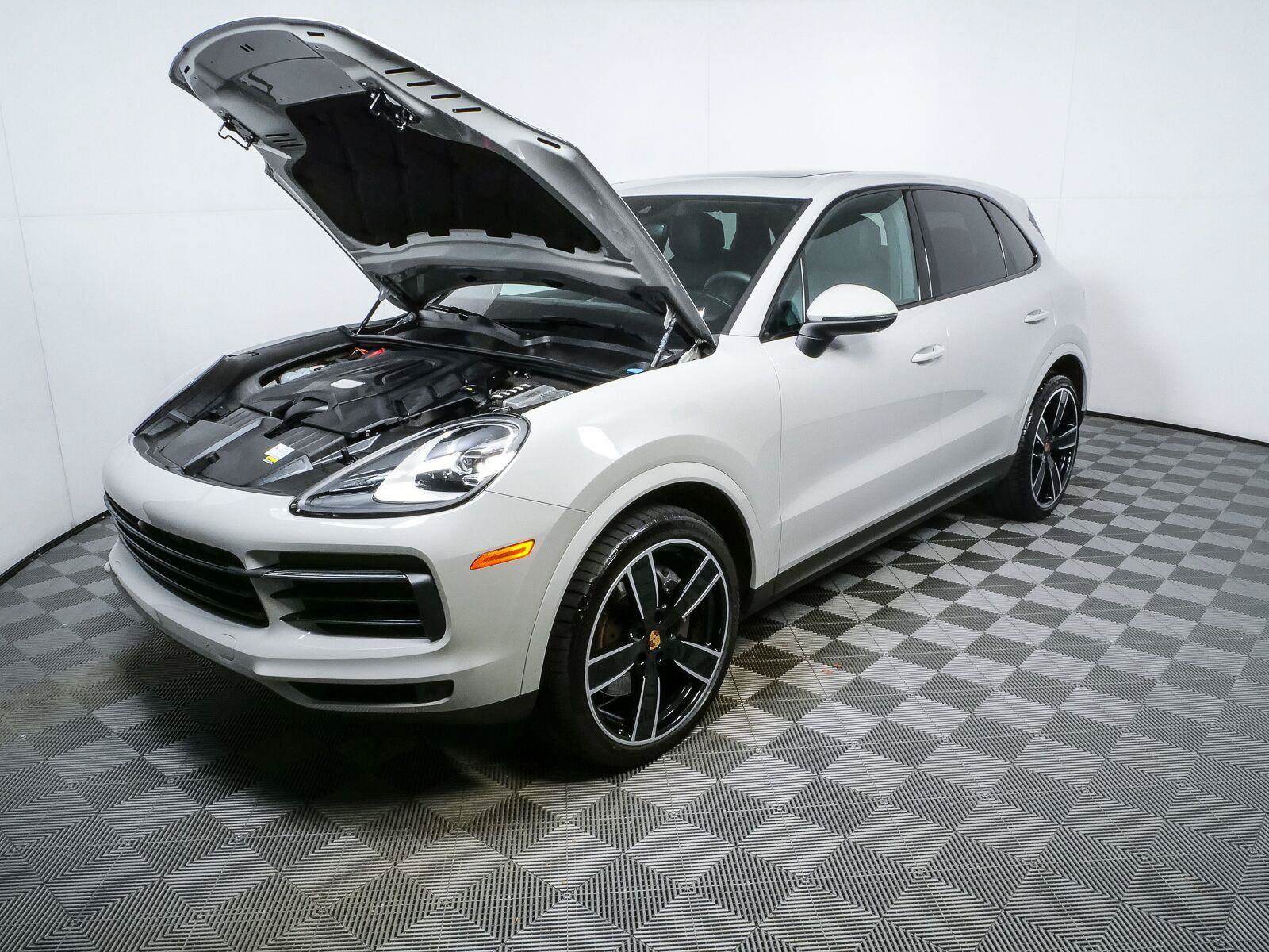 Certified 2023 Porsche Cayenne AWD/4WD image 35