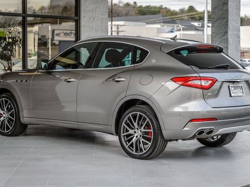 Used 2019 Maserati Levante GranLusso image 7