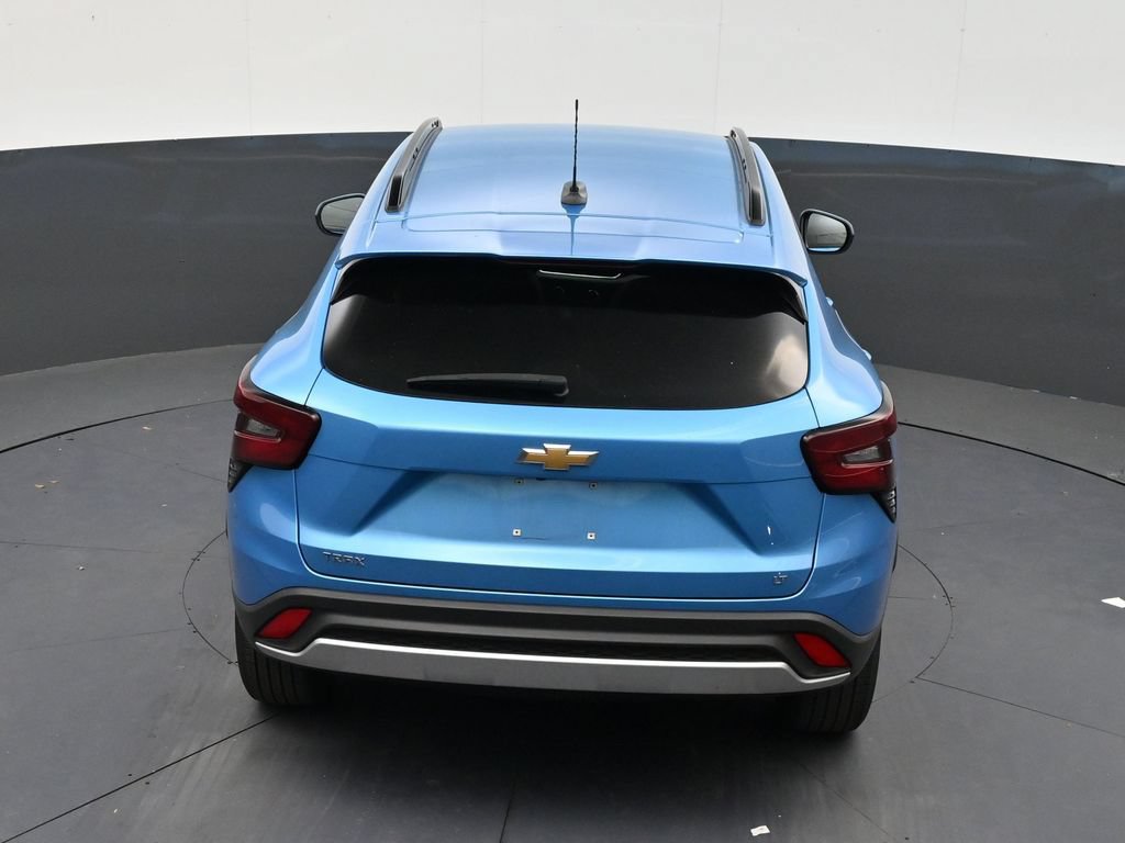 Used 2025 Chevrolet Trax LT w/ LT Convenience Package FWD image 14