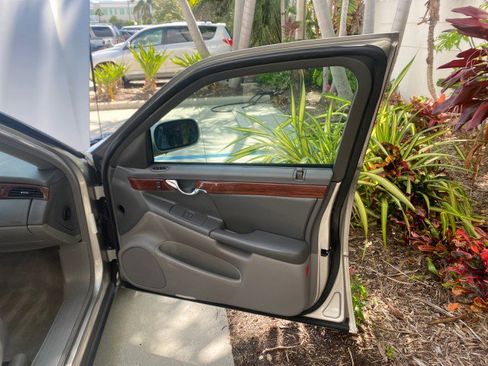 Used 2005 Cadillac De Ville image 12