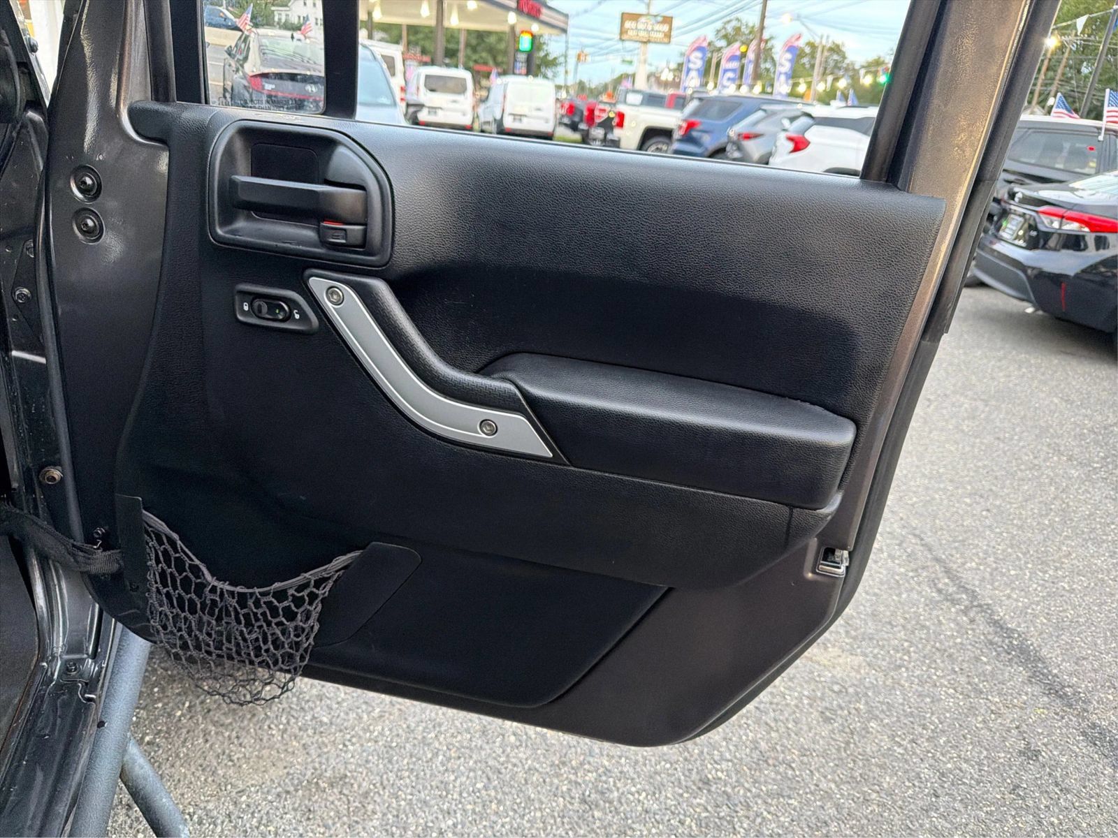 Used 2017 Jeep Wrangler Unlimited Sahara AWD/4WD image 22