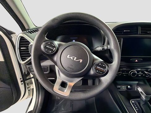 Used 2024 Kia Soul LX FWD image 13
