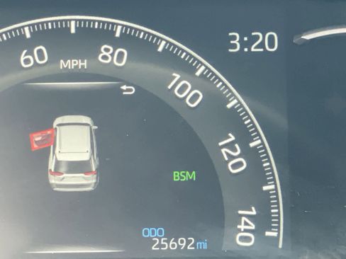 Used 2025 Toyota RAV4 XLE AWD/4WD image 39