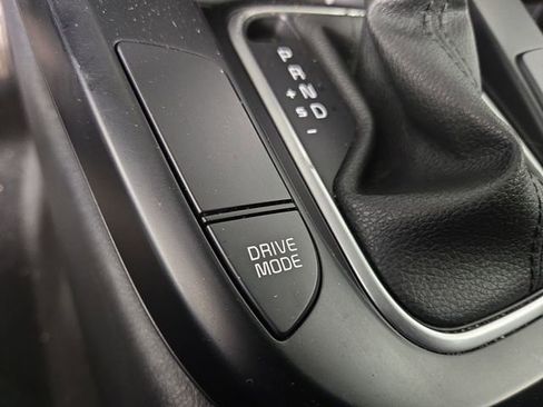 Certified 2025 Kia Soul LX w/ LX Technology Package FWD image 23