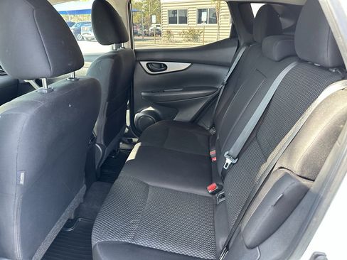 Used 2022 Nissan Rogue Sport S image 16