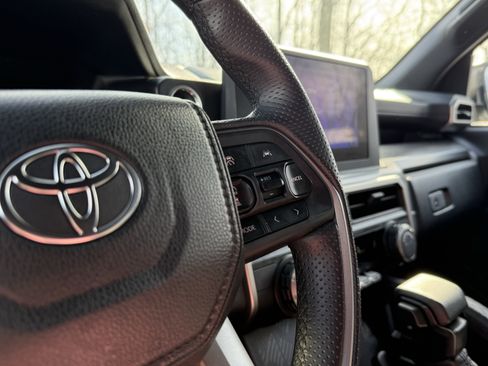 Used 2025 Toyota 4Runner 4WD image 17