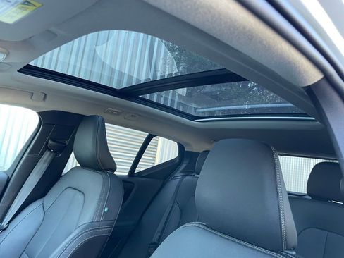 Used 2025 Volvo XC40 B5 Core image 25