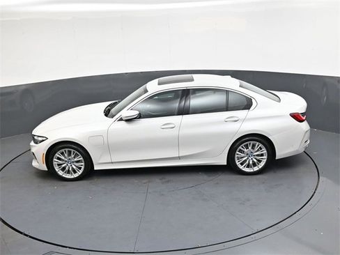 Used 2024 BMW 330e w/ Premium Package image 23
