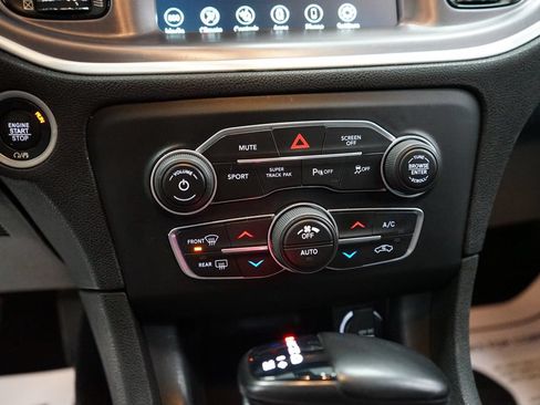 Used 2019 Dodge Charger SXT w/ Blacktop Package AWD/4WD image 39