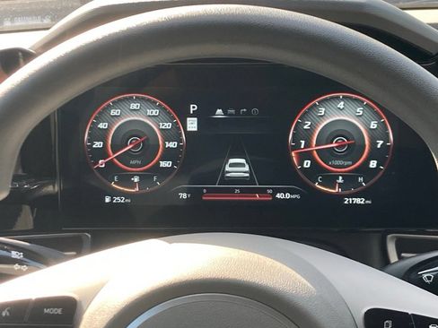 Used 2024 Hyundai Elantra SEL FWD image 9