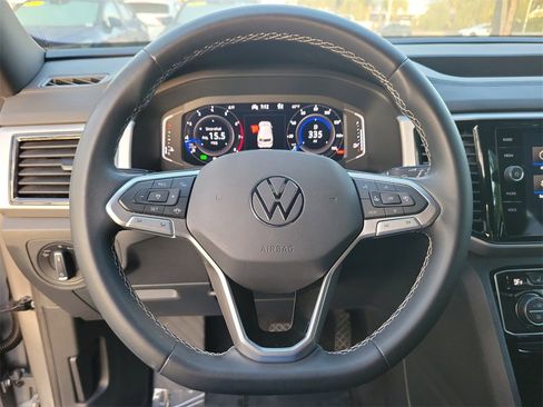 Certified 2022 Volkswagen Atlas Cross Sport SE image 17
