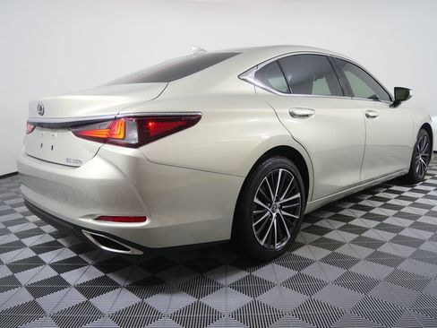 Used 2024 Lexus ES 350 w/ Premium Package image 3