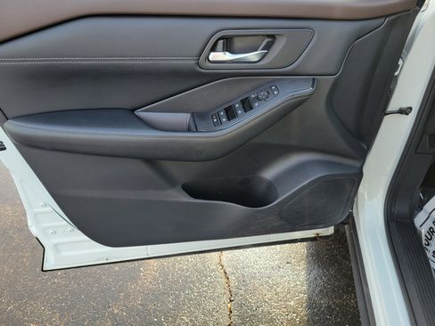 Used 2023 Nissan Rogue SV w/ SV Premium B Package image 19