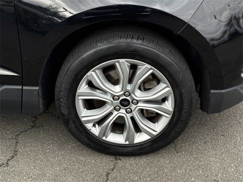 Used 2023 Ford Edge Titanium image 7