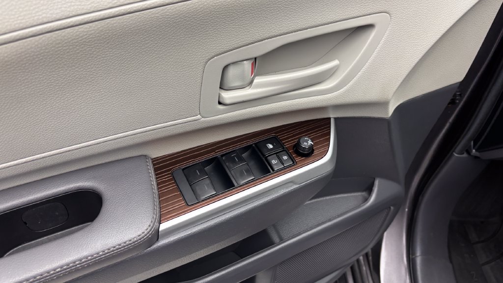 Certified 2024 Toyota Sienna LE FWD image 21