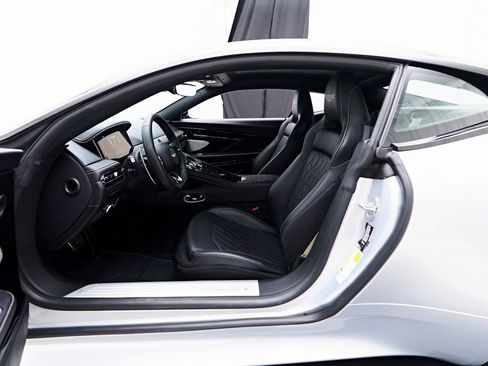 Used 2024 Aston Martin DB12 Coupe image 35