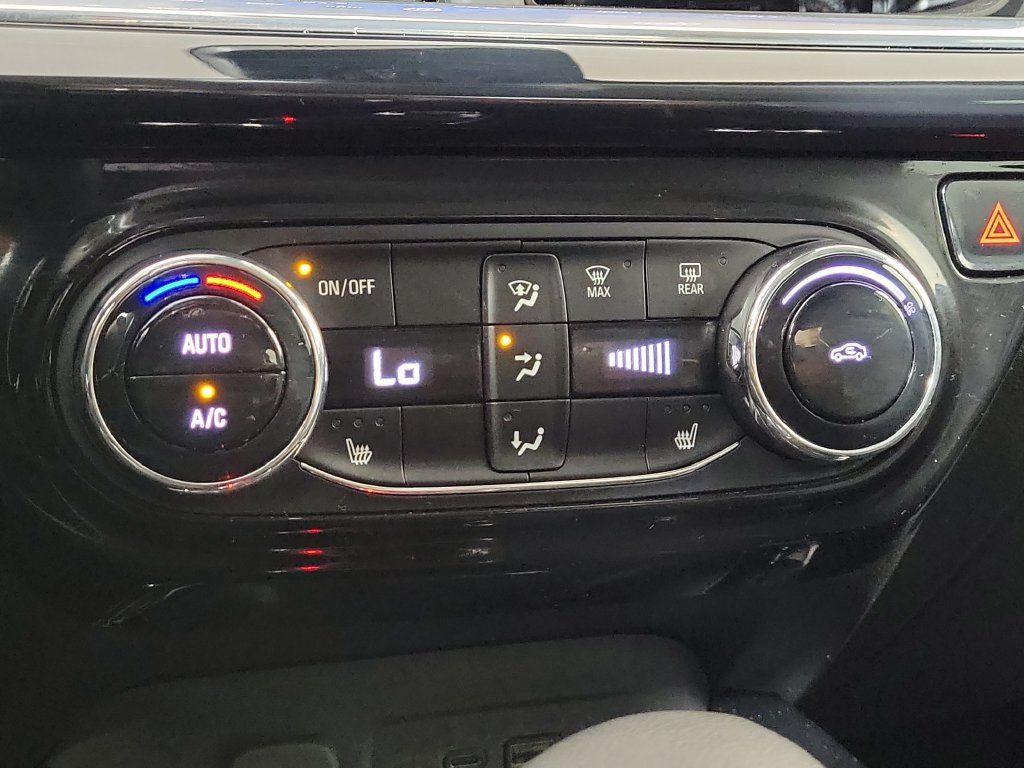 Used 2024 Chevrolet Trax ACTIV w/ Sunroof Package FWD image 21